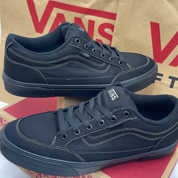 Vans Men’s Bearcat (Canvas) Black/Black
VN000DT2186
Sneakers - Picture 10 of 16
